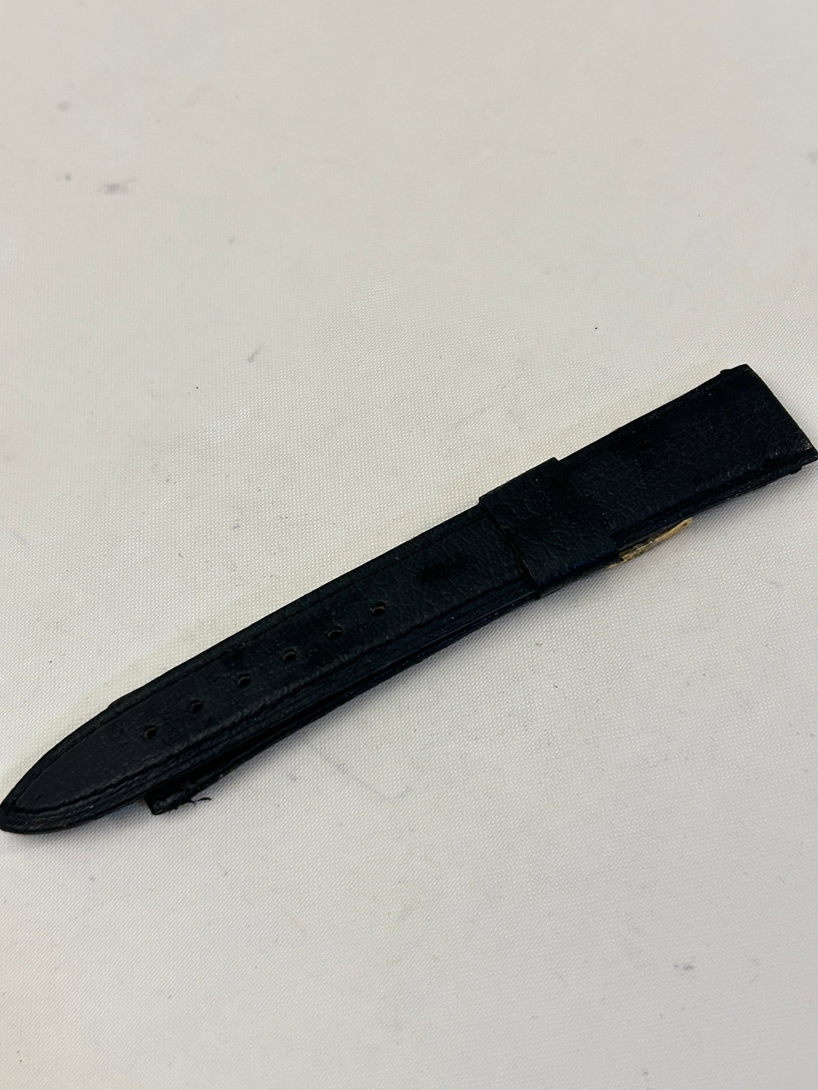 18mm Black Genuine Calfskin Leather Grain Stitched Watch Band: 18mm Black Genuine Calfskin Leather Grain Stitched Watch Band Please view all photos as they are part of the description and condition of this Item, Feel free to contact me with questions or picture r