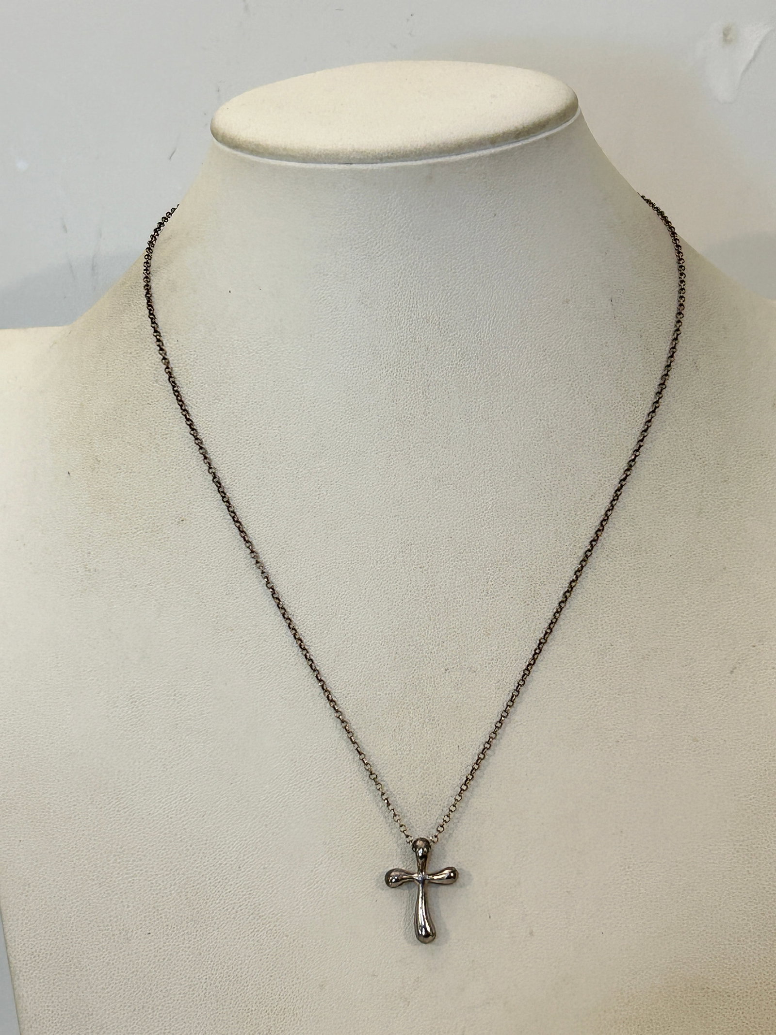 Vintage sterling Silver Elsa Peretti Style Necklace pendant: Vintage sterling Silver Elsa Peretti Style Necklace pendant Please view all photos as they are part of the description and condition of this Item, Feel free to contact me with questions or picture req