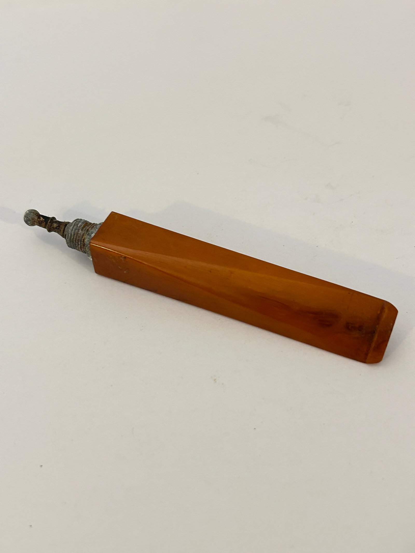 Vintage Butterscotch Bakalite Pipe handle: Vintage Butterscotch Bakalite Pipe handle Please view all photos as they are part of the description and condition of this Item, Feel free to contact me with questions or picture requests! Used Item A