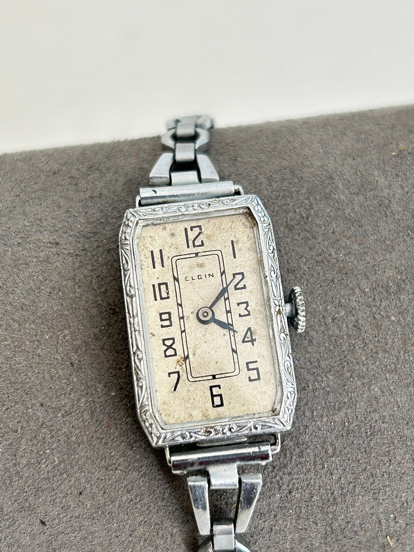 Vintage Ladies Elgin 1930s Art Deco Watch mech working: Vintage Ladies Elgin 1930s Art Deco Watch mech working Please view all photos as they are part of the description and condition of this Item, Feel free to contact me with questions or picture requests