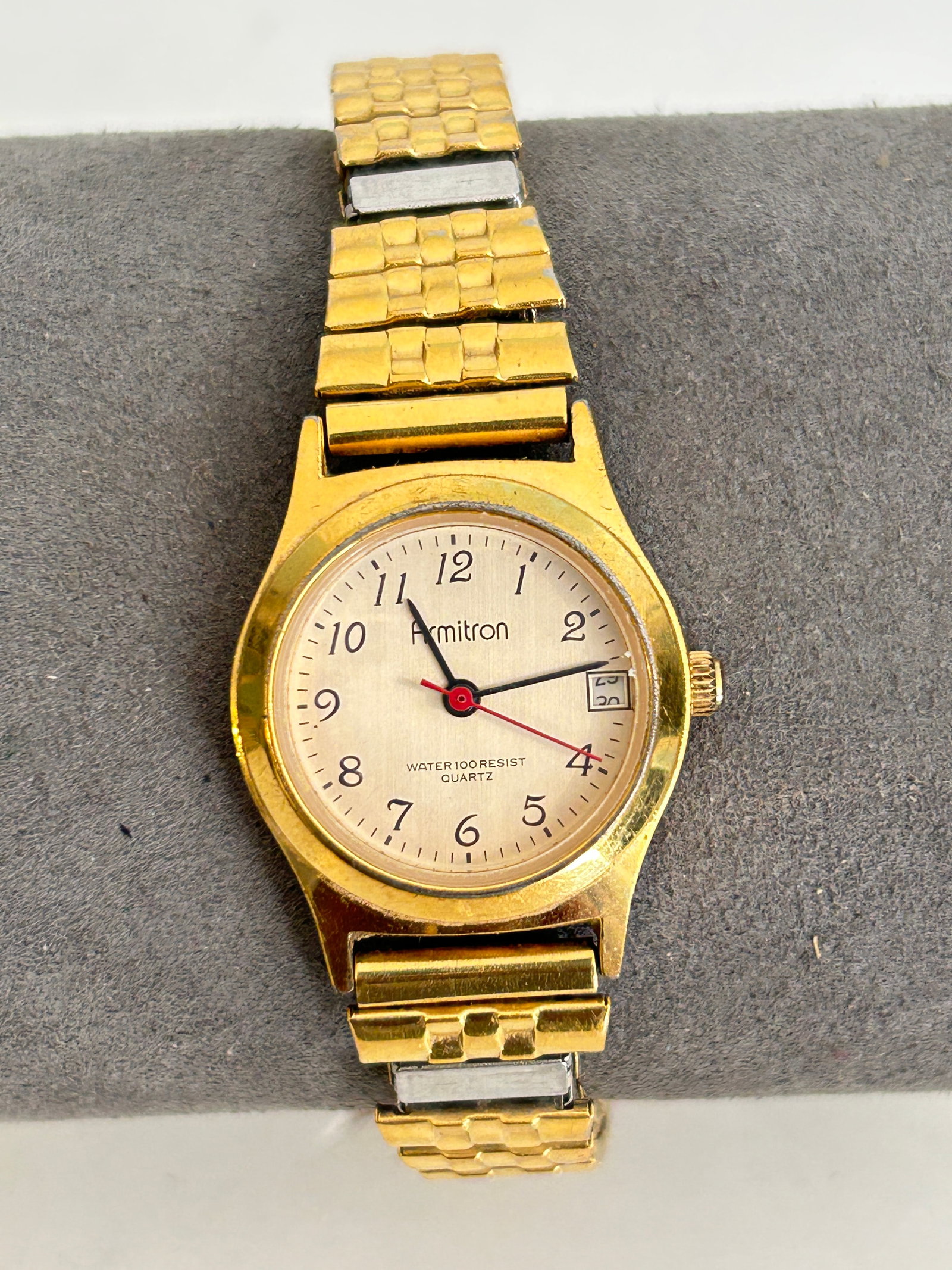 Armitron working Womens Watch Date Vintage Gold Tone Band missing 2 pc on band (1 of 5)