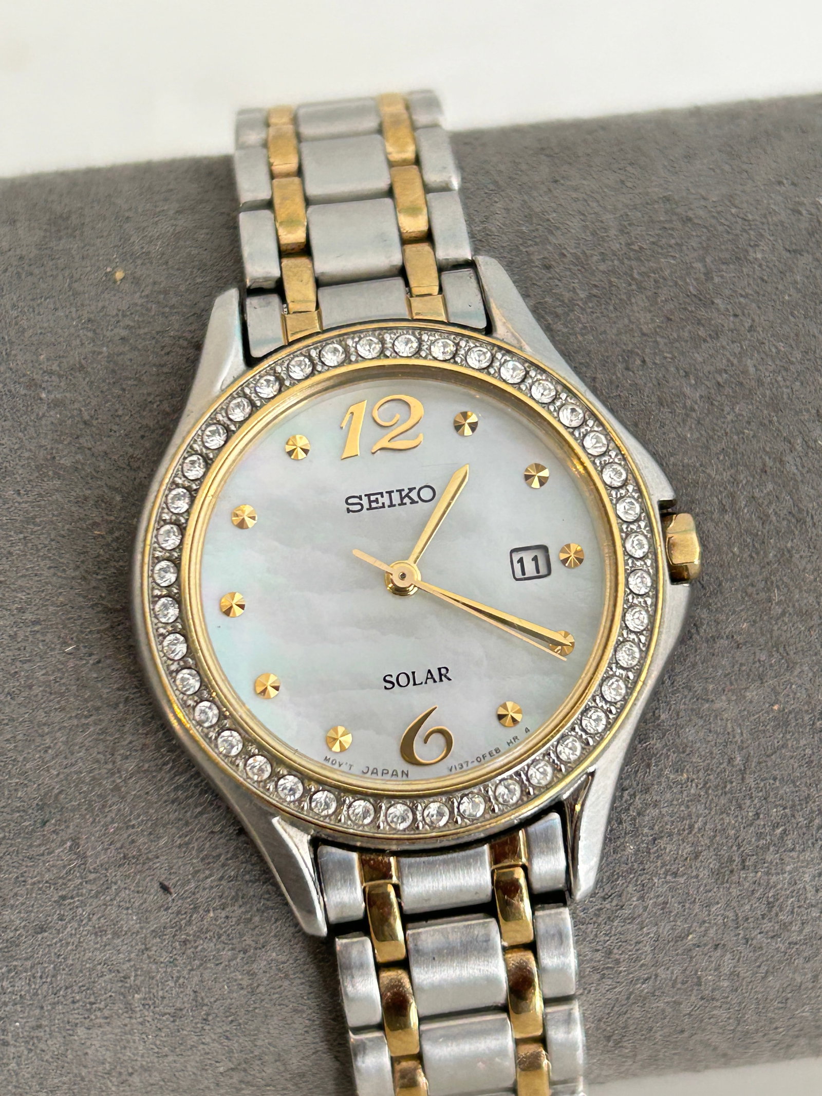 Seiko Solar Ladies Crystal MOP Dial Two Tone Bracelet Watch needs bat: Seiko Solar Ladies Crystal MOP Dial Two Tone Bracelet Watch needs bat Please view all photos as they are part of the description and condition of this Item, Feel free to contact me with questions or p