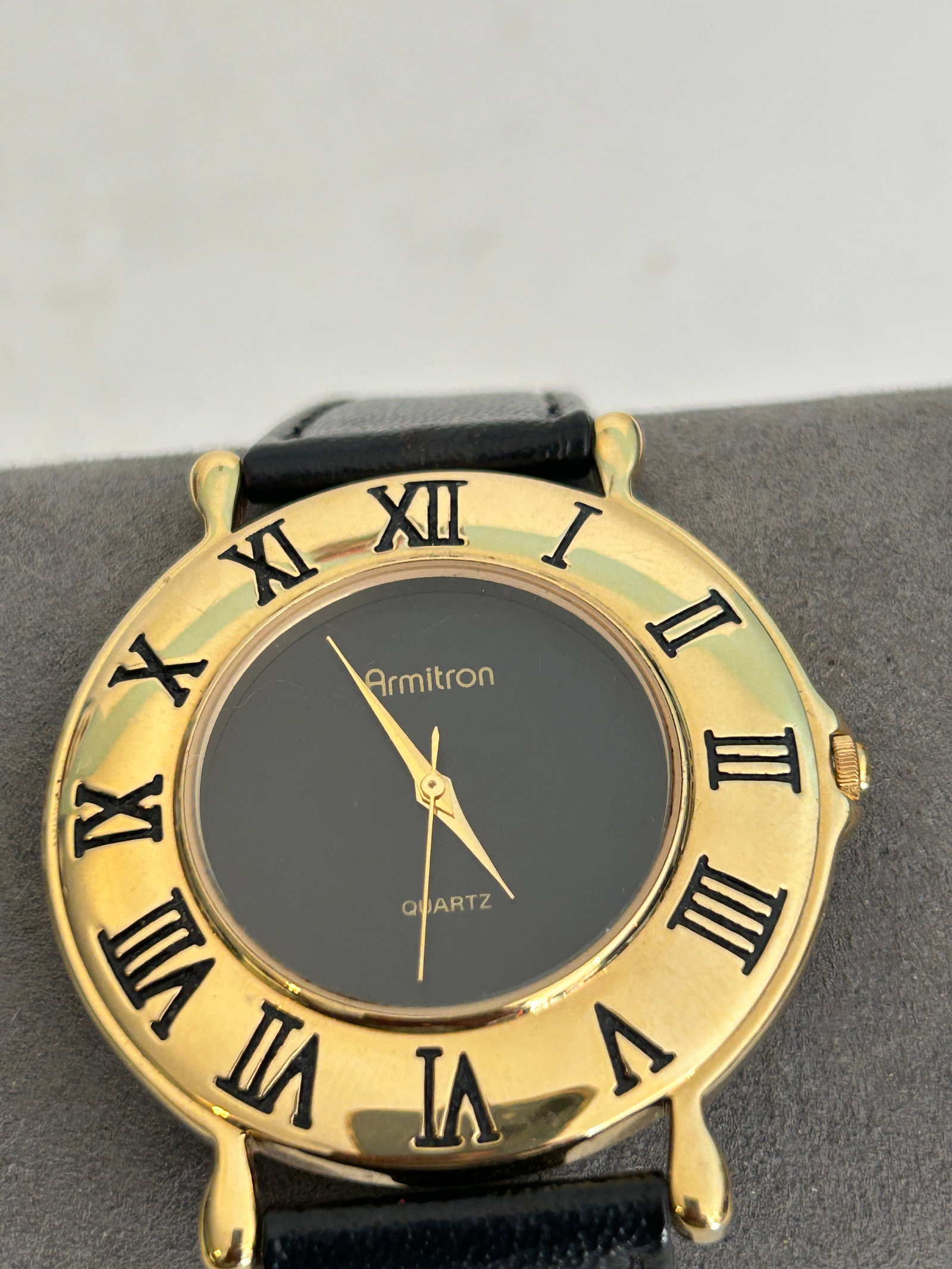 Vintage Ladies Armitron Gold Tone Leather big face watch needs bat: Vintage Ladies Armitron Gold Tone Leather big face watch needs bat Please view all photos as they are part of the description and condition of this Item, Feel free to contact me with questions or pict