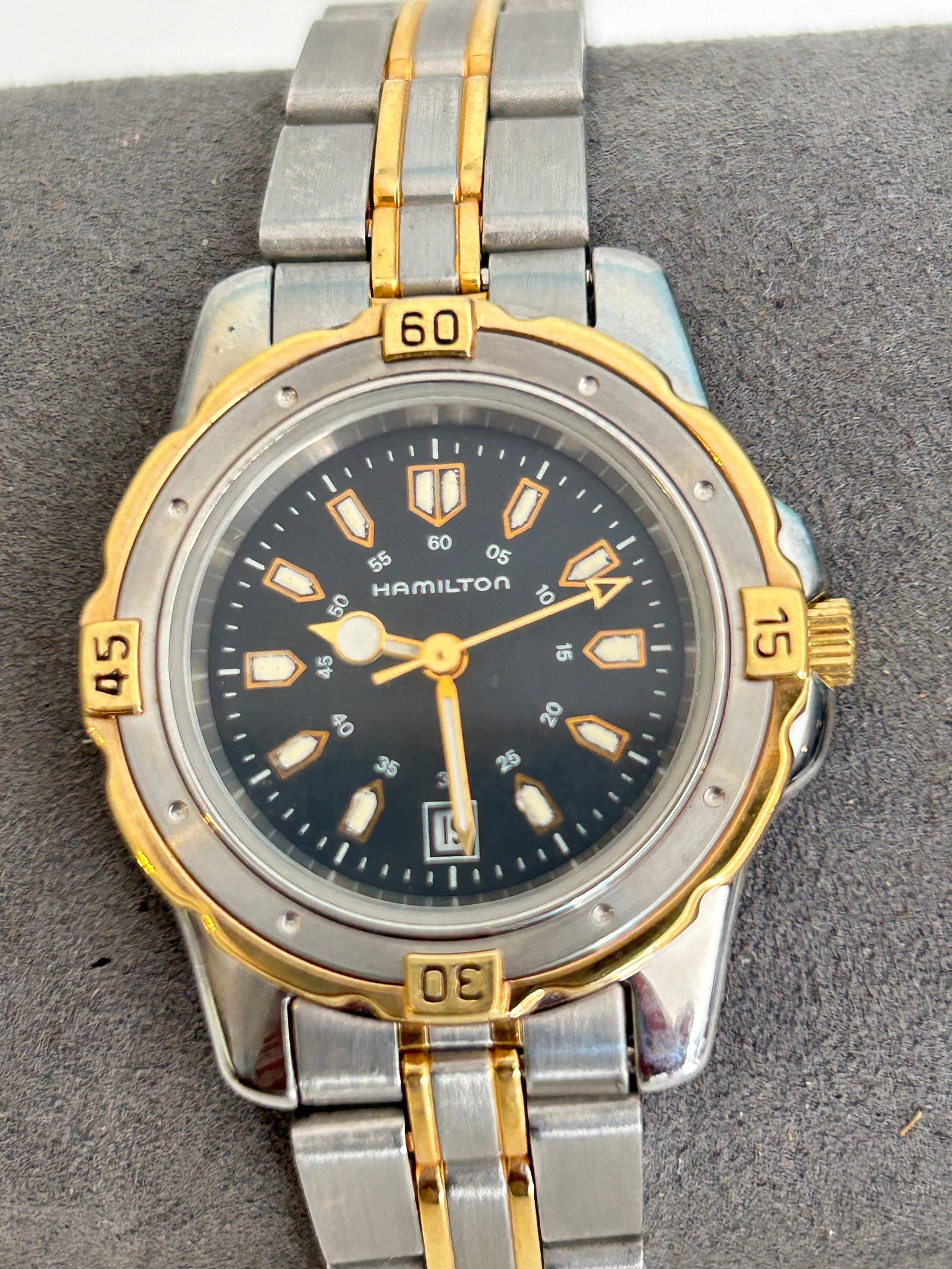 Hamilton Vintage Stainless Steel Two Tone Swiss Quartz Black Dial Watch needs bat: Hamilton Vintage Stainless Steel Two Tone Swiss Quartz Black Dial Watch needs bat Please view all photos as they are part of the description and condition of this Item, Feel free to contact me with qu