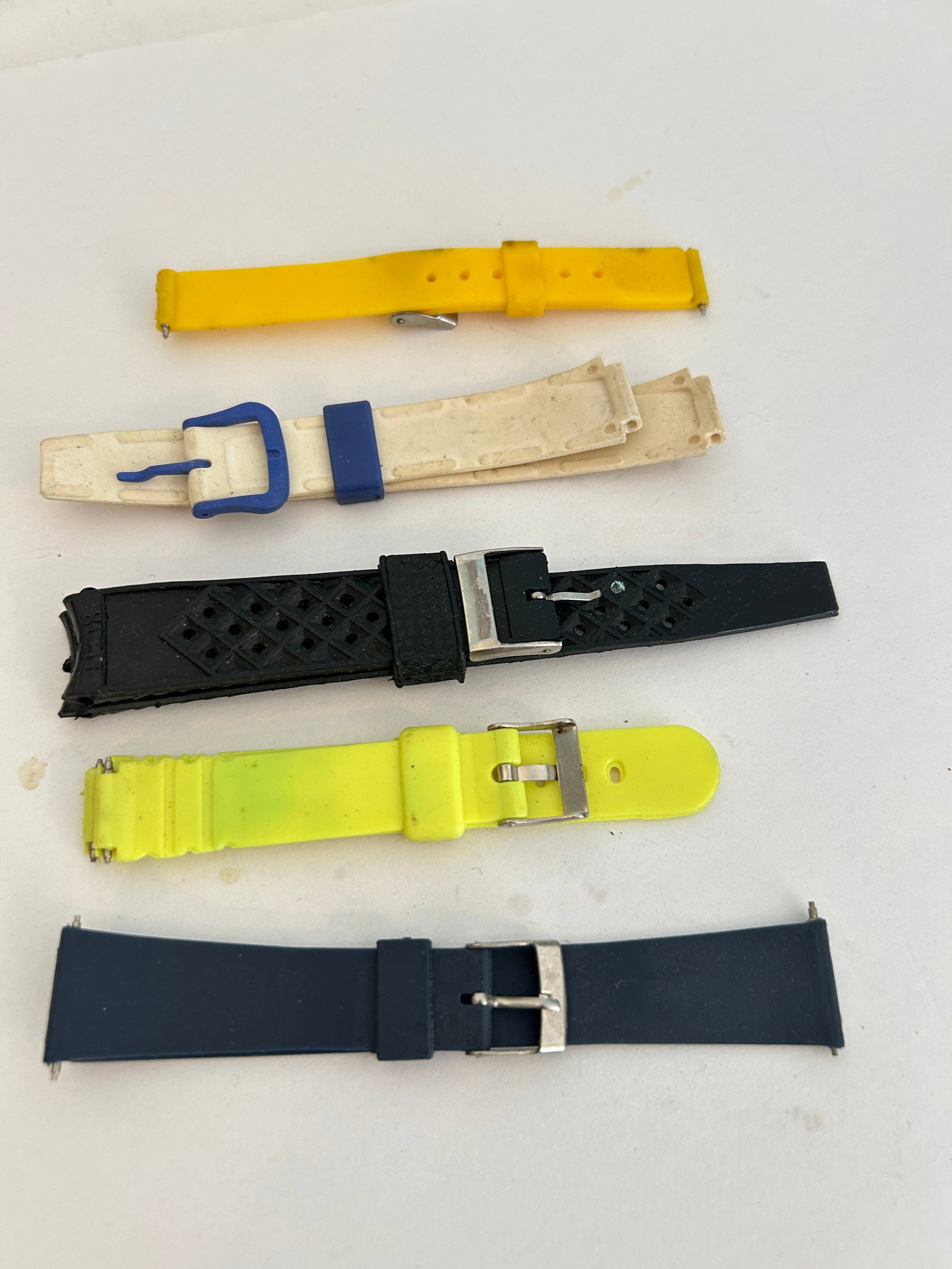 Vintage lot of 5 silicone Watch Bands: Vintage lot of 5 silicone Watch Bands Please view all photos as they are part of the description and condition of this Item, Feel free to contact me with questions or picture requests! Used Item AS IS