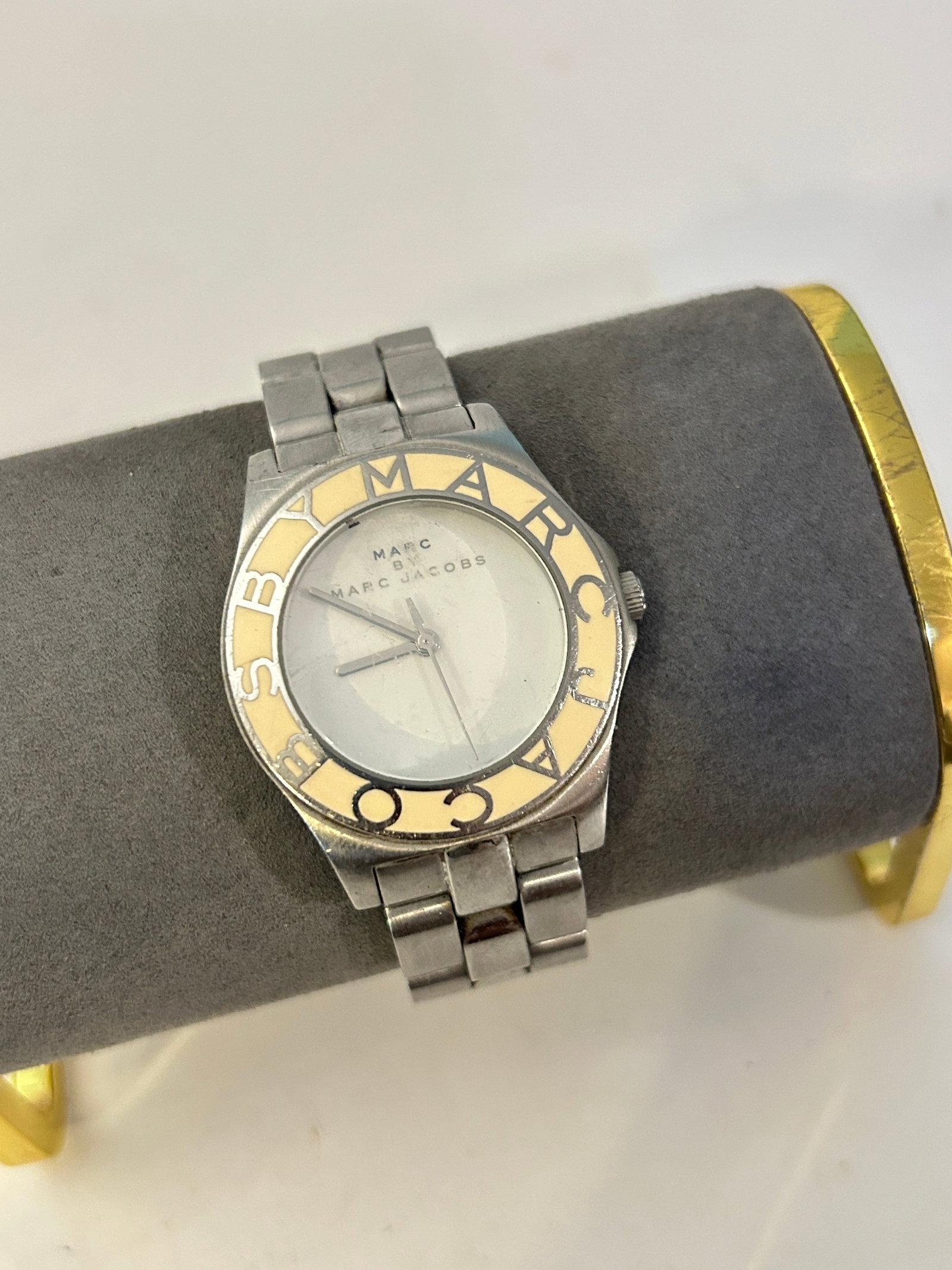 Marc by Marc Jacobs quartz watch MBM3048 white dial working light scrates to face (1 of 6)