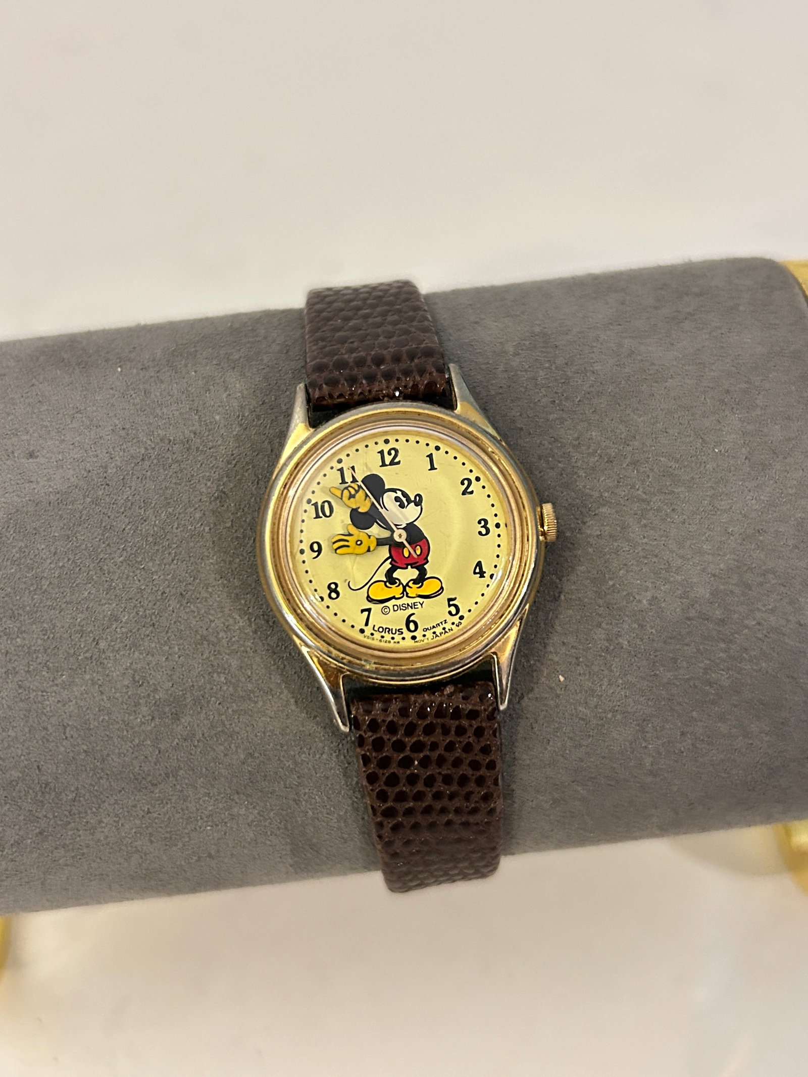 VTG Disney Mickey Mouse Quartz Watch Lorus V515-6080 working (1 of 5)