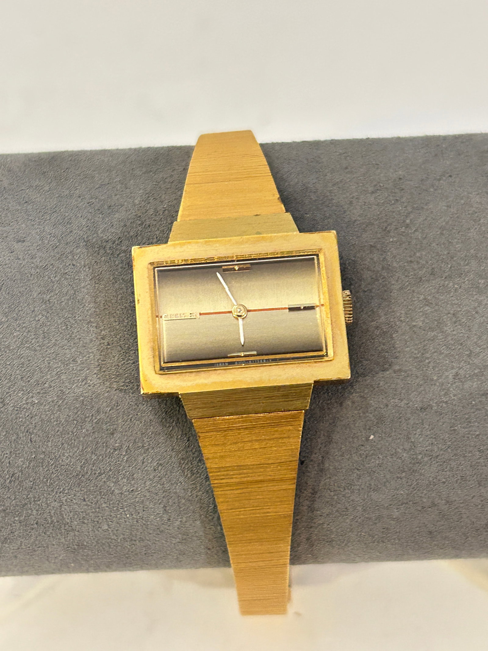 Citizen 6700 Vintage Womens Manual Wind Watch working: Citizen 6700 Vintage Womens Manual Wind Watch working Please view all photos as they are part of the description and condition of this Item, Feel free to contact me with questions or picture requests!