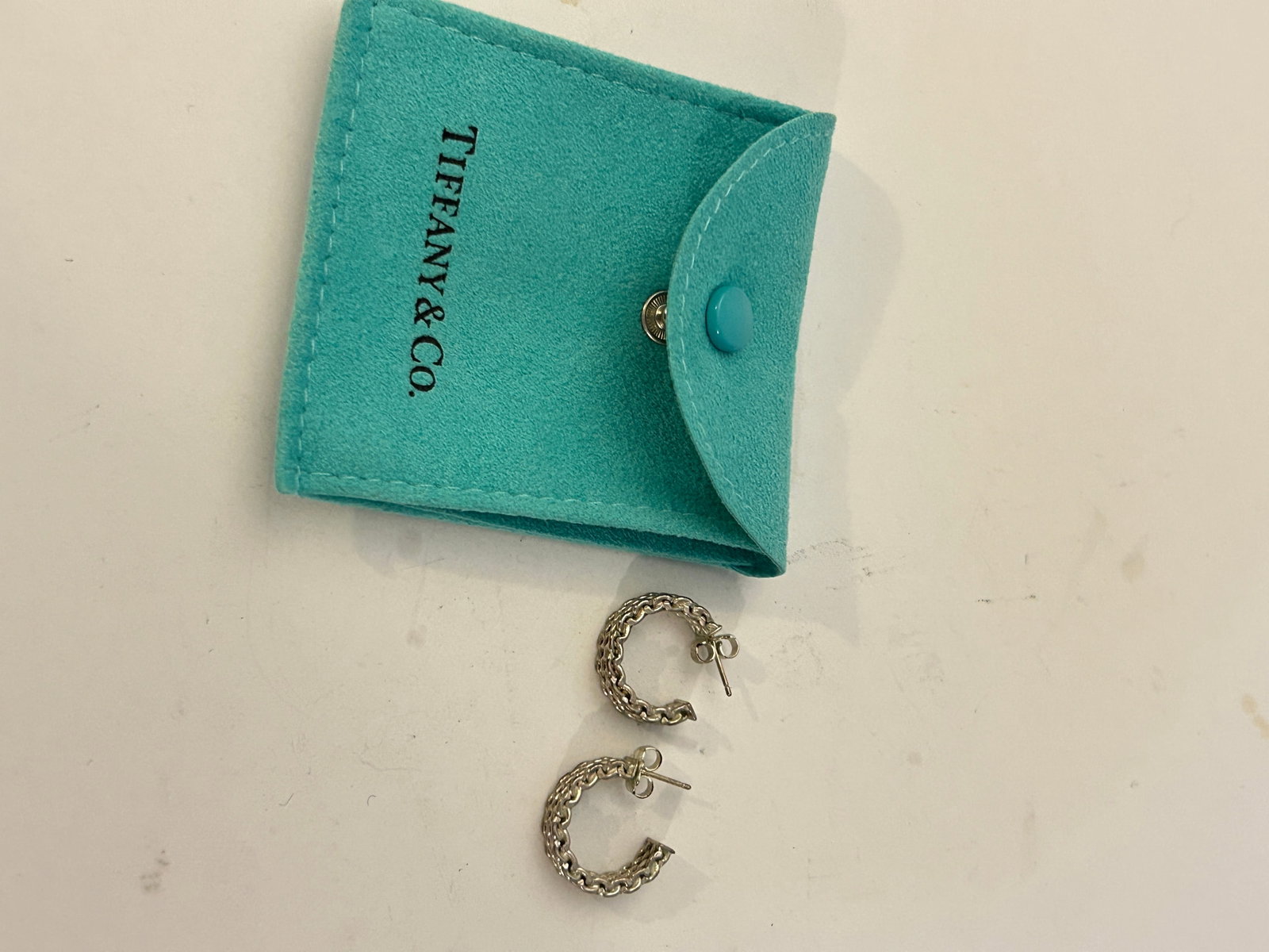 Tiffany & Co 925 Sterling Silver Somerset Mesh Half Hoop Earrings 5.5g, 17.7mm: Tiffany & Co 925 Sterling Silver Somerset Mesh Half Hoop Earrings 5.5g, 17.7mm Please view all photos as they are part of the description and condition of this Item, Feel free to contact me with quest