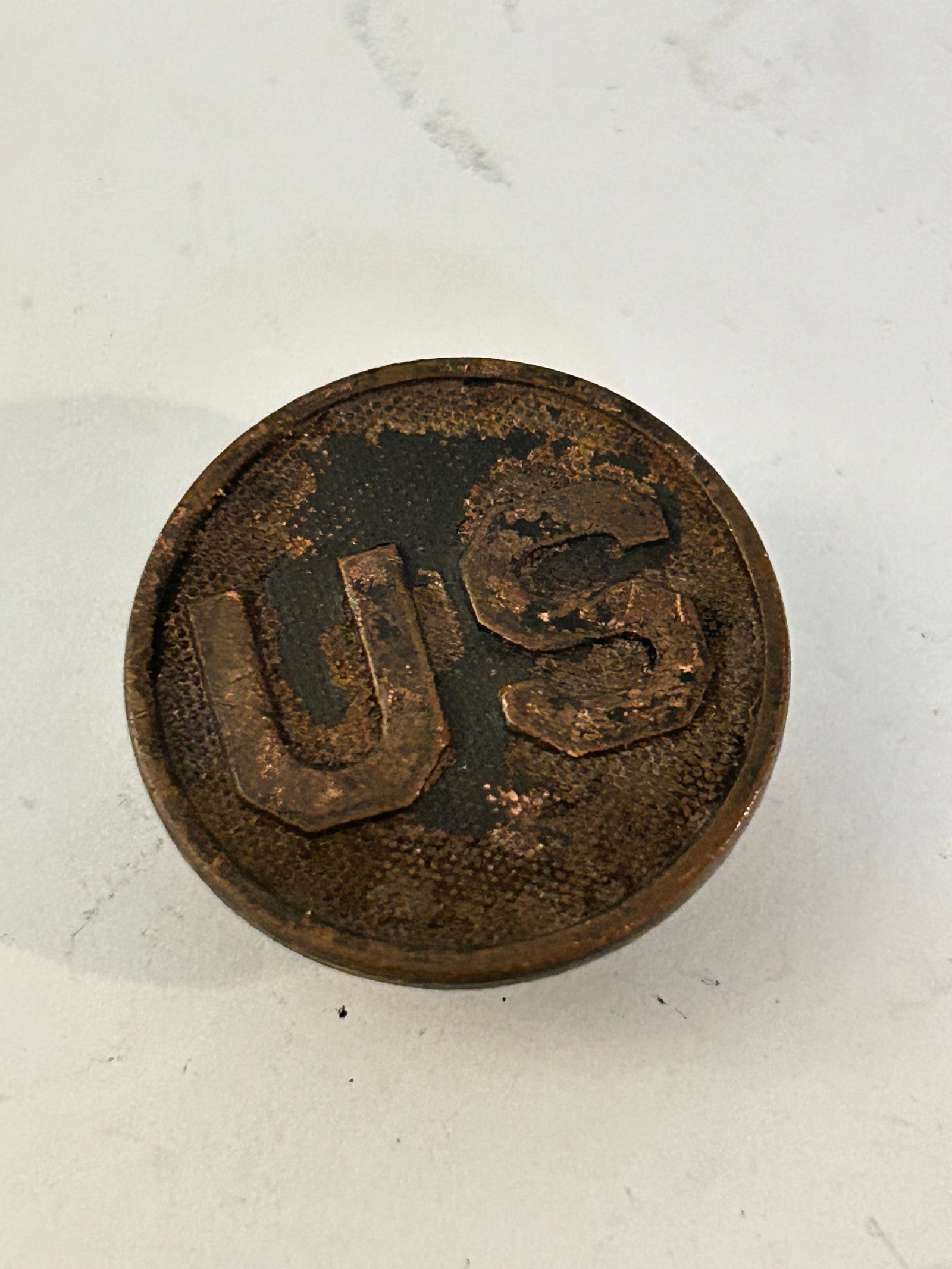 Vintage U.S. Military WWI Screw Back Lapel Collar Pin: Vintage U.S. Military WWI Screw Back Lapel Collar Pin Please view all photos as they are part of the description and condition of this Item, Feel free to contact me with questions or picture requests!
