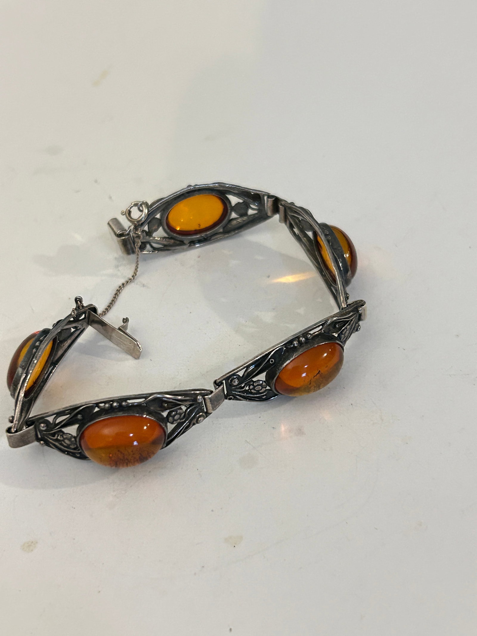 925 Sterling Silver Vintage Amber Floral Bracelet 7": 925 Sterling Silver Vintage Amber Floral Bracelet 7" Please view all photos as they are part of the description and condition of this Item, Feel free to contact me with questions or picture requests!