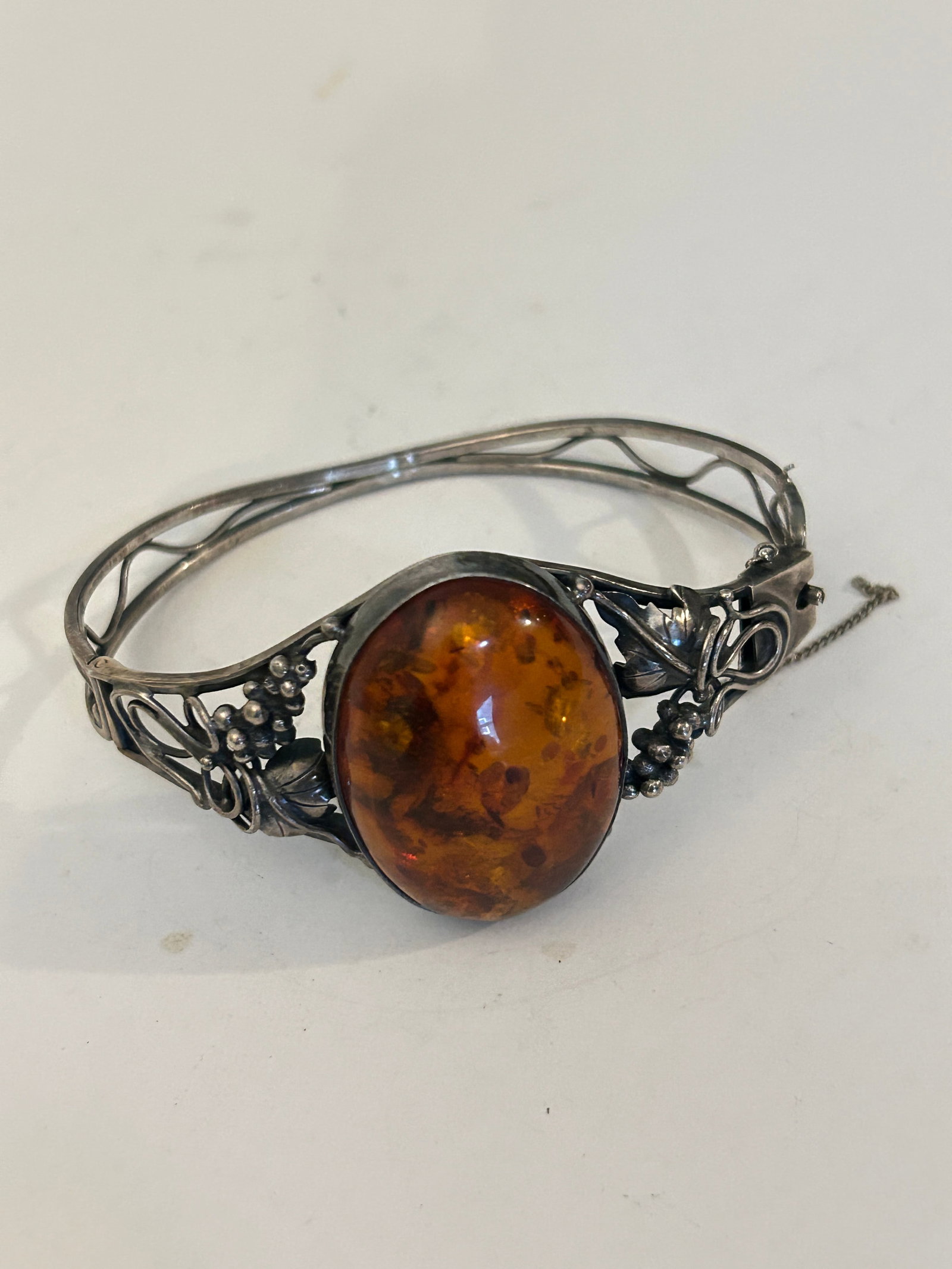 Vintage Sterling Silver Amber and leaves Bangle Bracelet 36 grams: Vintage Sterling Silver Amber and leaves Bangle Bracelet 36 grams Please view all photos as they are part of the description and condition of this Item, Feel free to contact me with questions or pictu