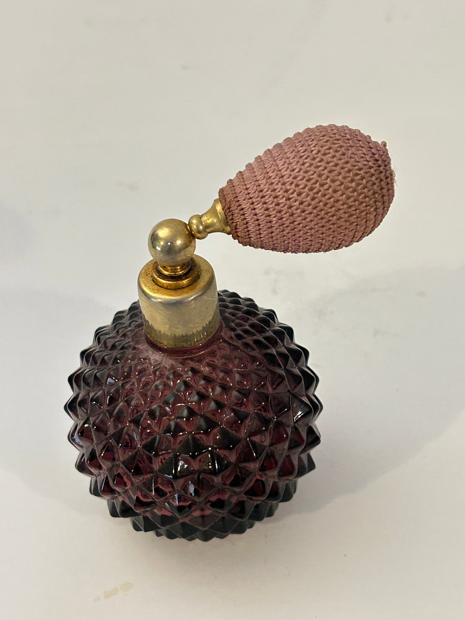 Vintage Cranberry & Clear Cased Glass Perfume Bottle Atomizer: Vintage Cranberry & Clear Cased Glass Perfume Bottle Atomizer Please view all photos as they are part of the description and condition of this Item, Feel free to contact me with questions or picture r