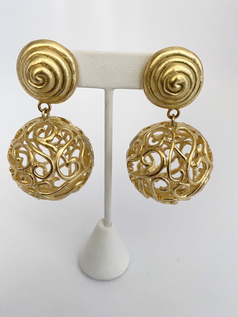VINTAGE NINA RICCI PARIS GRAND BALL RUNWAY EARRINGS (1 of 3)