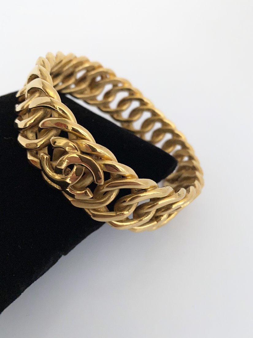 VINTAGE CHANEL MADE IN FRANCE SOLID CURB CHAIN BRACELET (1 of 3)