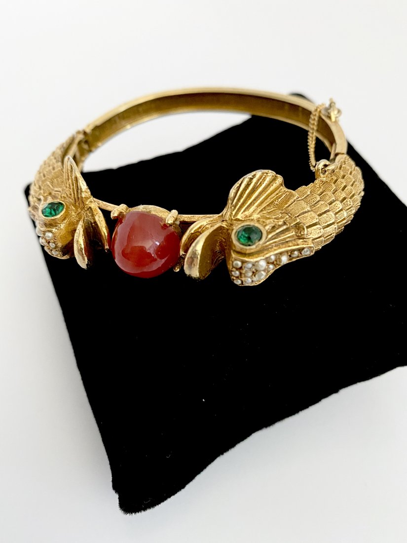 VINTAGE 60'S JEWELED SEA CREATURE MOGUL BANGLE BRACELET (1 of 3)