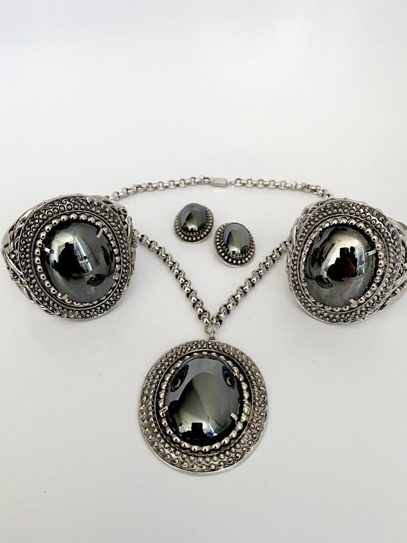 VINTAGE WHITING DAVIS SUITE NECKLACE BRACELETS EARRINGS (1 of 3)