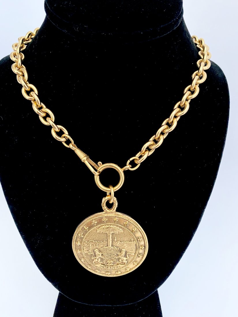 VINTAGE CHANEL FRANCE COAT OF ARMS LION CREST NECKLACE (1 of 3)