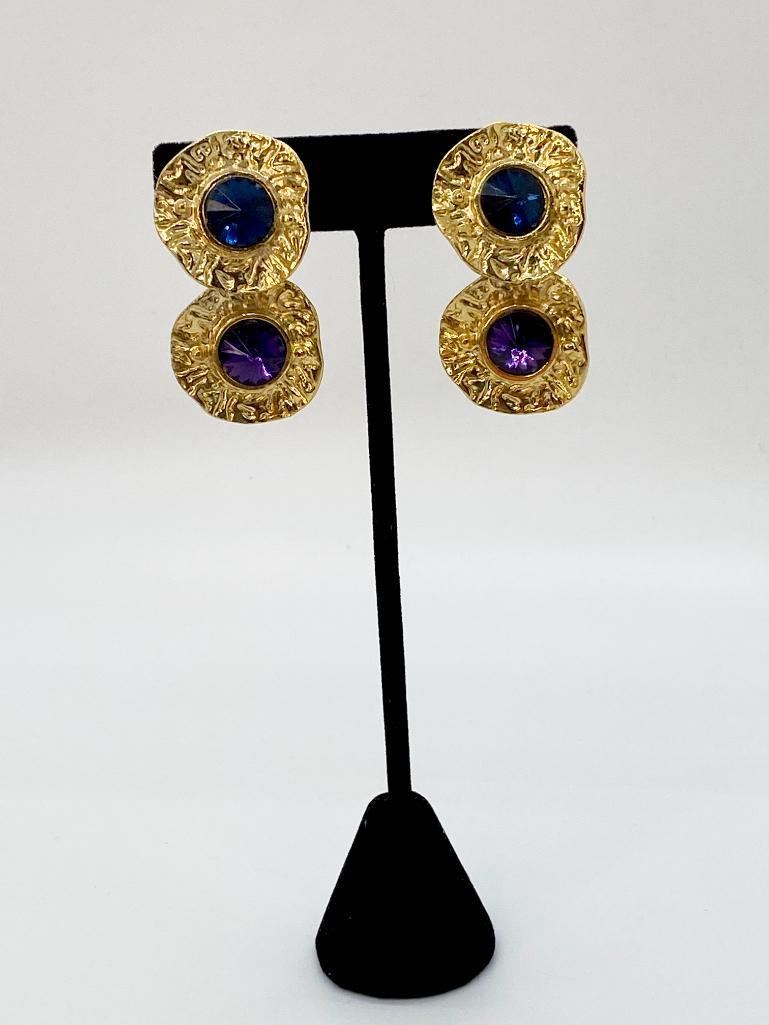 VINTAGE 80'S FAUX SAPPHIRE & AMETHYST RUNWAY EARRINGS (1 of 3)