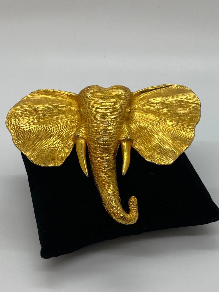 AN GRAND PARISIAN WILD ELEPHANT ANIMAL KINGDOM BROOCH (1 of 3)
