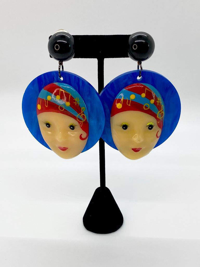80'S ARTISAN SIGNED ZONDRA GLAMOUR RESIN DOLL EARRINGS (1 of 3)