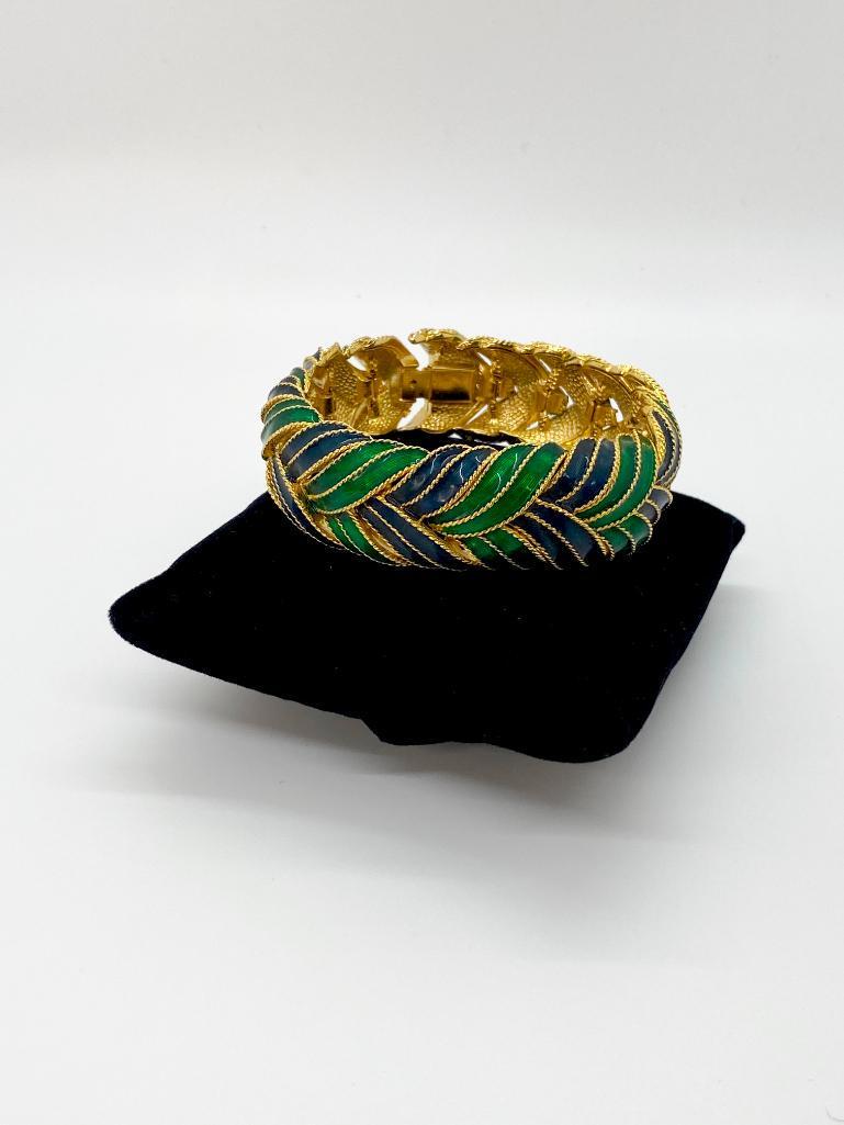 UNSIGNED CINER CHEVRON EMERLAD & SAPPHIRE BRACELET: Unsigned gold-tone navy and emerald green enamel chevron articulated bracelet. 8 1/4"