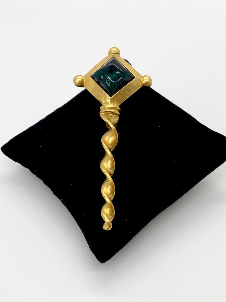 AN EXCEPTIONAL UNSIGNED KARL LAGERFELD PARIS BROOCH (1 of 3)