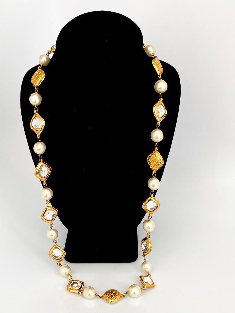 VINTAGE CHANEL FRANCE GRIPOIX PEARL HEADLIGHT NECKLACE (1 of 4)