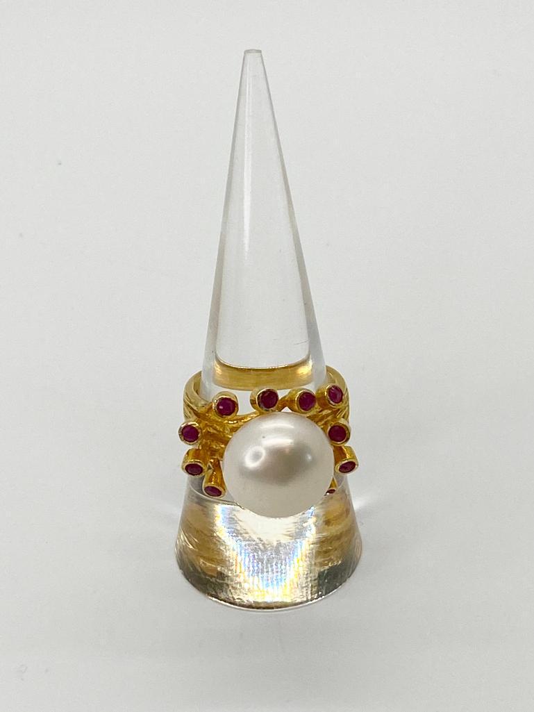 AN ETRUSCAN OVERSIZED GENUINE PEARL & RUBY SPINEL RING (1 of 2)