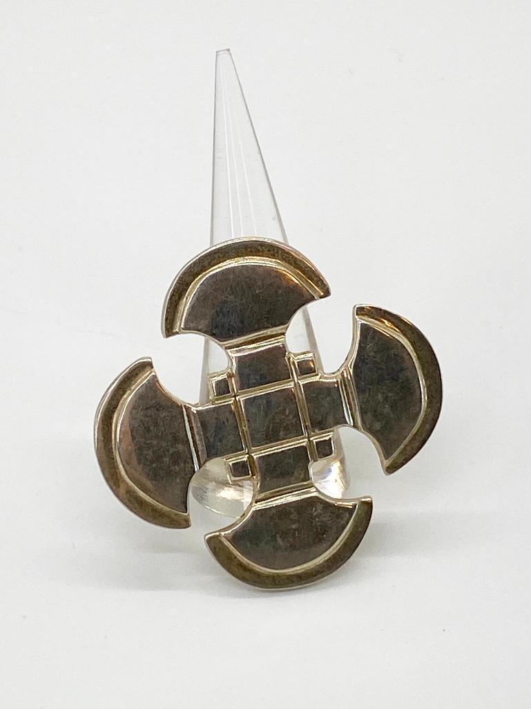 AN OVERSIZED STERLING SILVER JERUSALEM CROSS RING (1 of 2)