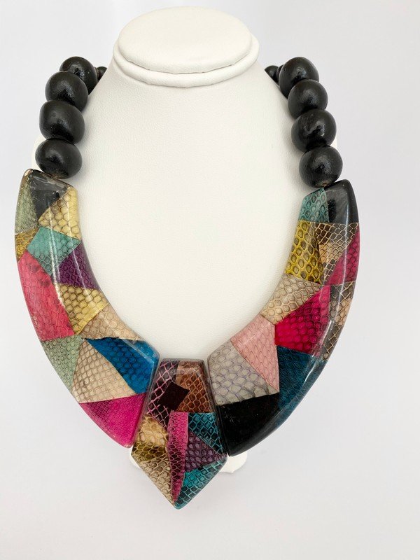 AN AMAZING LAMINATED COLORFUL SNAKESKIN RUNWAY NECKLACE (1 of 2)