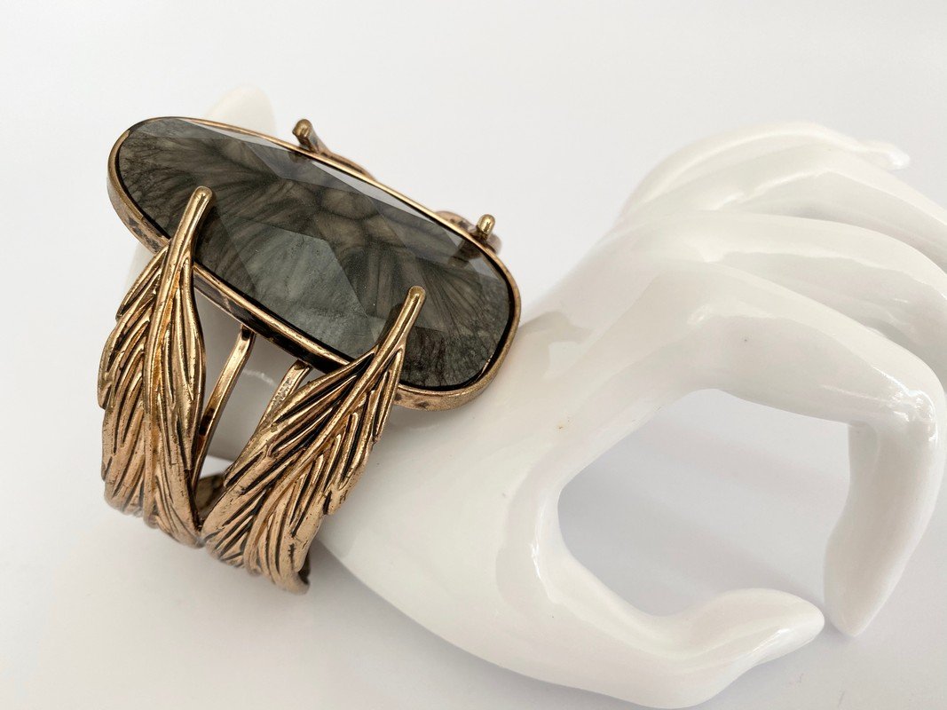 OVEERSIZED BRONZETONE LEAF CARVED RESIN STATEMENT CUFF (1 of 2)