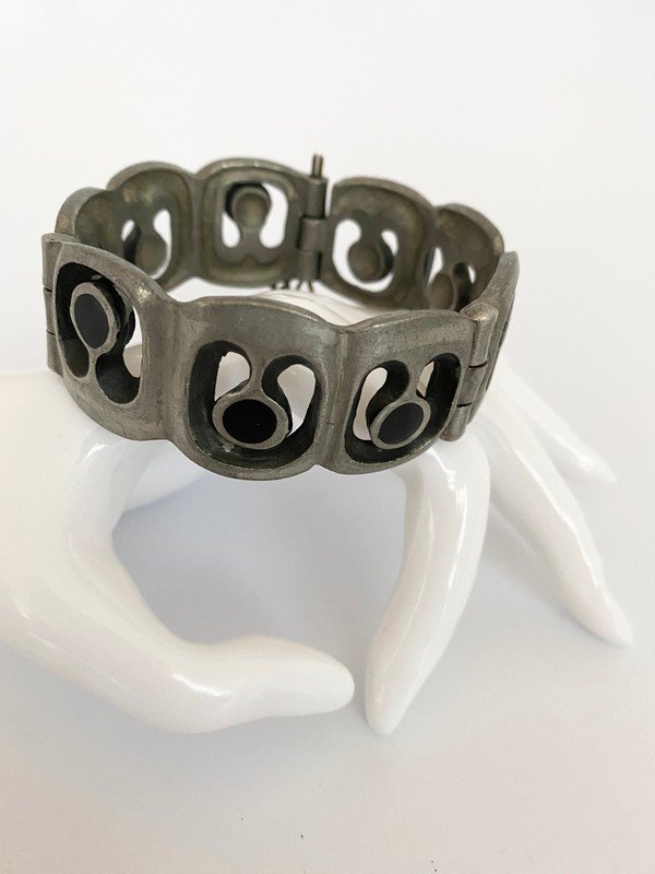 IMPORTANT VINTAGE PIERRE CARDIN PARIS ENAMEL BRACELET (1 of 3)