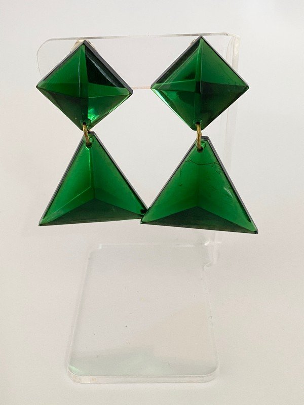 MASSIVE VINTAGE ITALIAN ACRYLIC EMERALD EARRINGS (1 of 2)