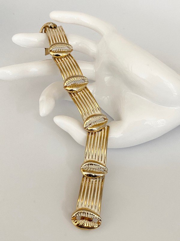 VINTAGE SIGNED MOSELL HARD TO FIND SHELL BRACELET (1 of 2)