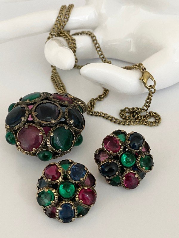 VINTAGE TRIFARI FAUX MOGUL SAPPHIRE NECKLACE EARRINGS (1 of 4)