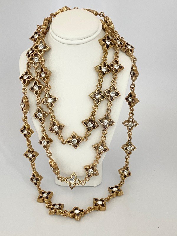 Chanel pill necklace deals