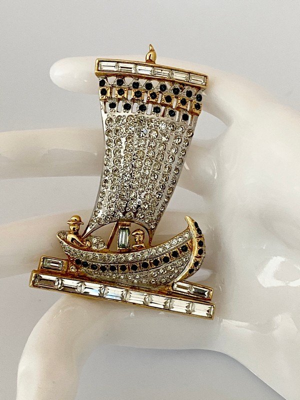 SIGNED MADE IN ITALY DETAILED VINTAGE BOAT AT SEA PIN (1 of 3)