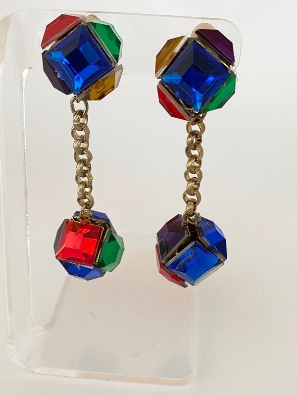 VINTAGE 80'S ART TO WEAR RUNWAY JEWELED CUBE EARRINGS: A vintage pair of 3" long ear clips with faux jeweled square cabochons on all sides of the cubes