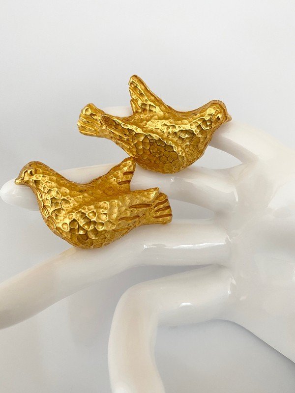 VINTAGE DOMINIQUE AURIENTIS PARIS LOVE DOVE EARRINGS (1 of 2)