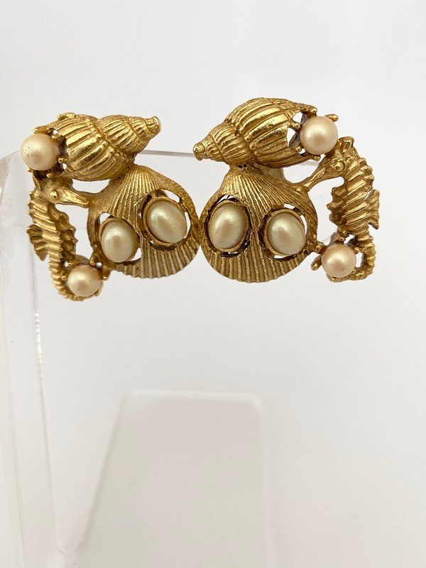 VINTAGE SEA LIFE NAUTICAL 70'S RUNWAY PEARL EARRINGS (1 of 3)