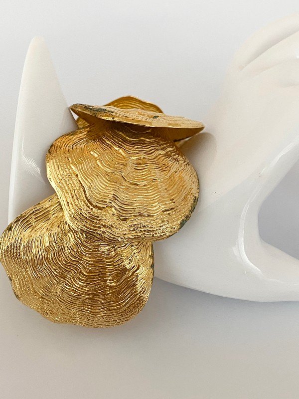 VINTAGE DOMINIQUE AURIENTIS PARIS SHELL RUNWAY BRACELET (1 of 3)