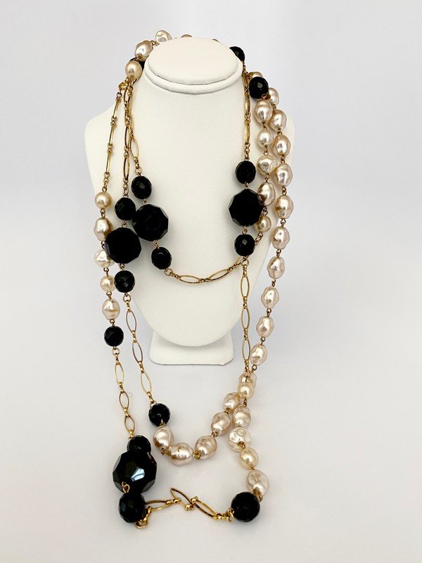 VINTAGE VALENTINO HAUTE COUTURE RUNWAY PEARL NECKLACE (1 of 3)