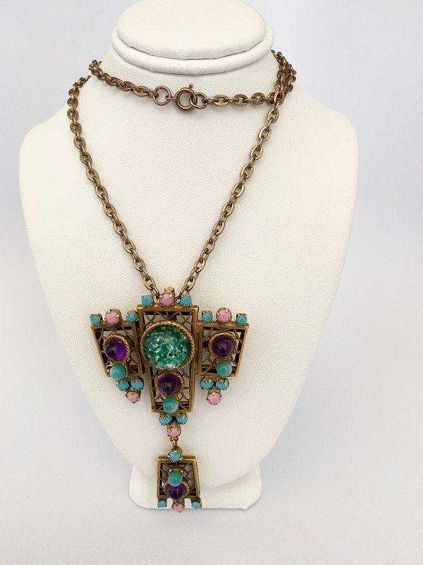 VINTAGE 60'S OVERSIZED JEWELED MOGUL GLASS NECKLACE: A 24" long clasped necklace with removable pendant that can be worn as a brooch - measuring 4"