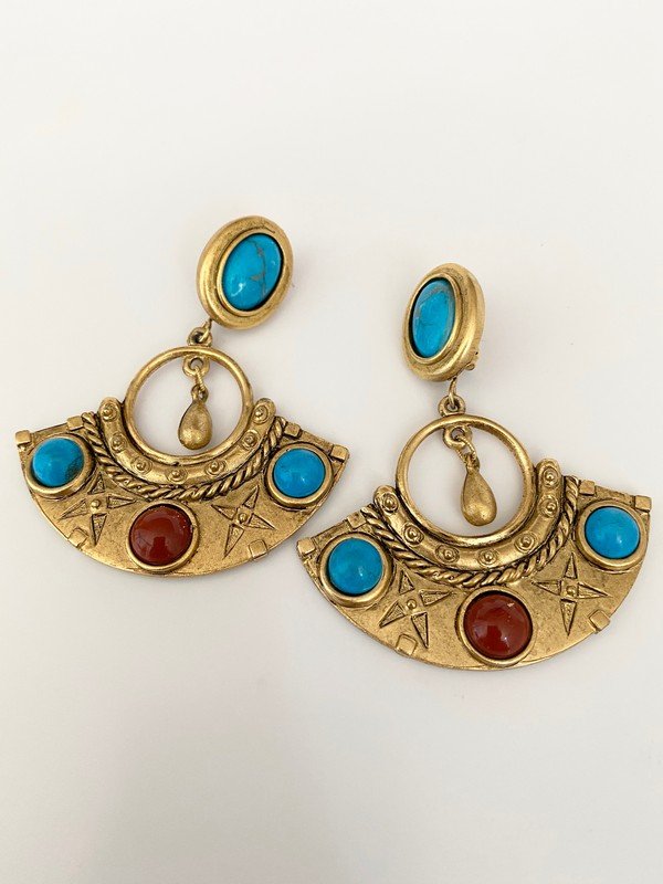 VINTAGE SIGNED RUNWAY CORAL TURQUOISE CABOCHON EARRINGS (1 of 2)