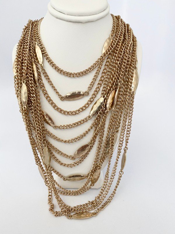 VINTAGE RUNWAY 80'S LIQUID GODLOTNE 13 STRAND NECKLACE: A 20" vintage goldtone adjustable necklace made up of 13 strands of chain. Drapes to over 9"