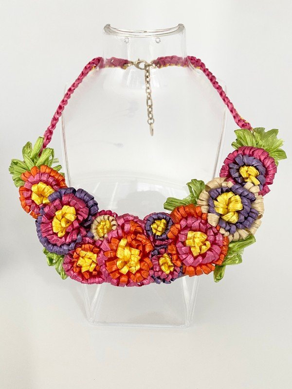 VINTAGE VALENTINO HAUTE COUTURE RUNWAY FLOWER NECKLACE (1 of 2)