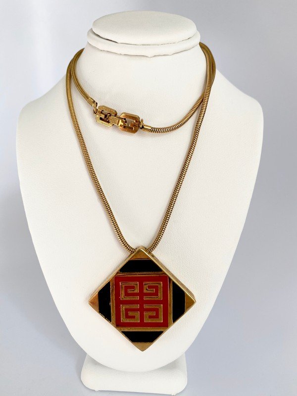 VINTAGE 1977 GIVENCHY PARIS ENAMELED RUNWAY NECKLACE (1 of 3)
