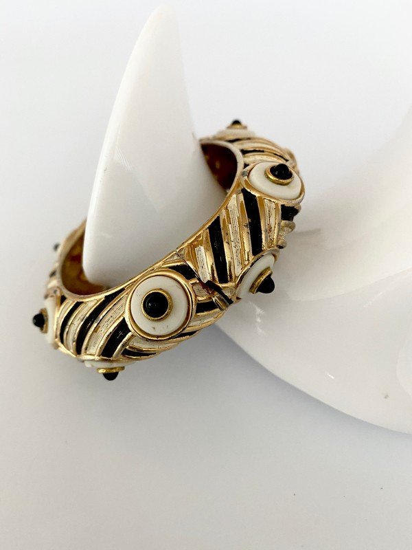 VINTAGE BOUCER LOOK OF FINE ENAMELED BANGLE BRACELET (1 of 3)