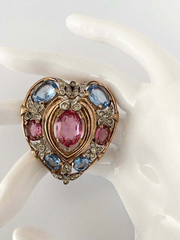 VINTAGE CROWN TRIFARI RARE STERLING JEWELED HEART CLIP (1 of 3)